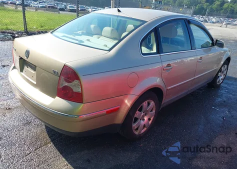 2002 Volkswagen Passat Glx из США, поврежденный, VIN WVWRH63B72P040909